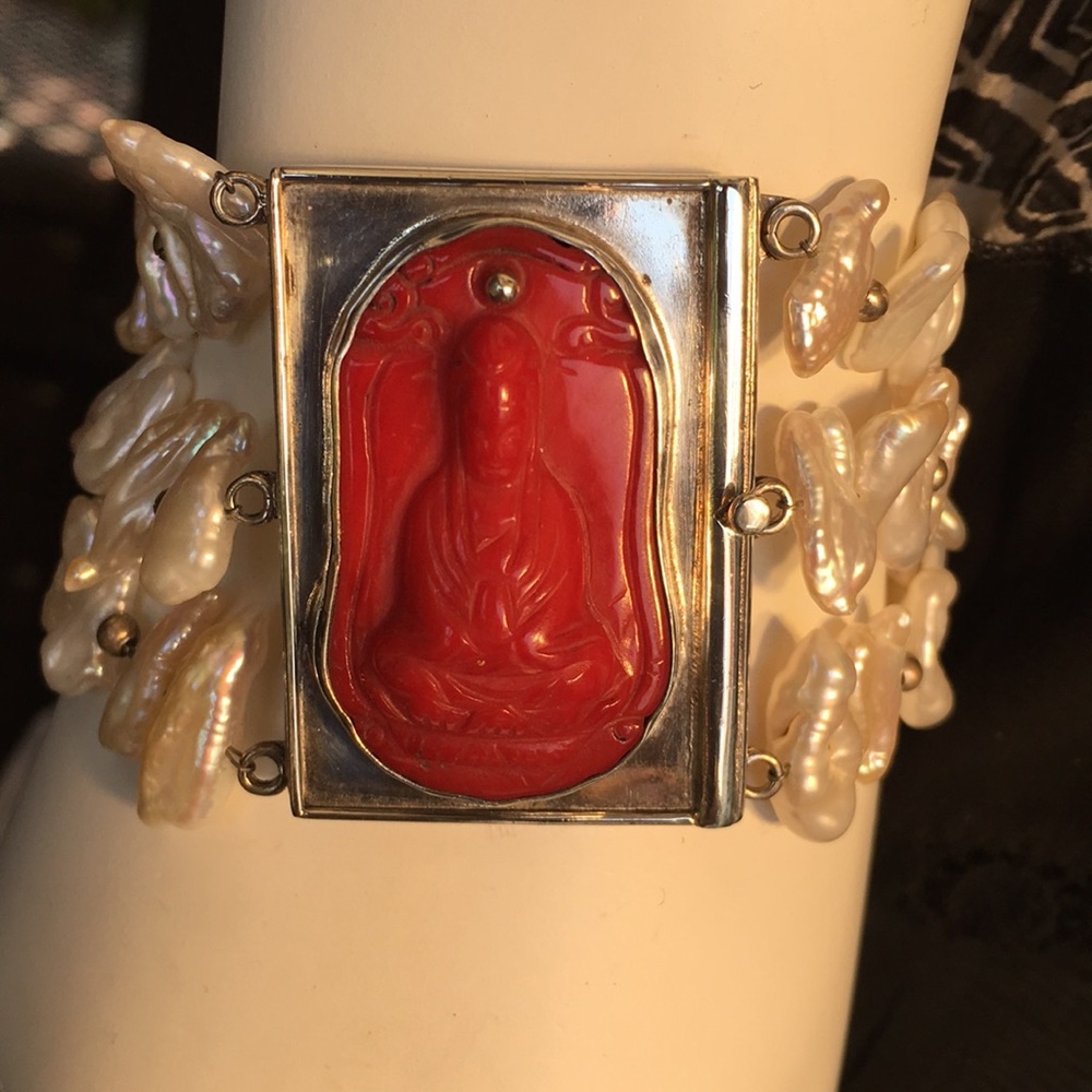 Pearl Bracelet of Guanyin (Kwan yin) in Coral - Picture 2 of 6